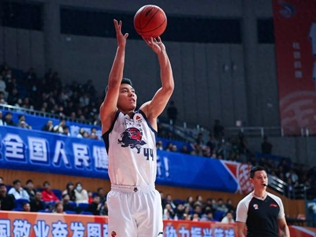山东男篮的外线,该不该有陈培东的位置?|邱彪|于德豪|山东队|陈林坚|福建队_新浪体育_新浪新闻